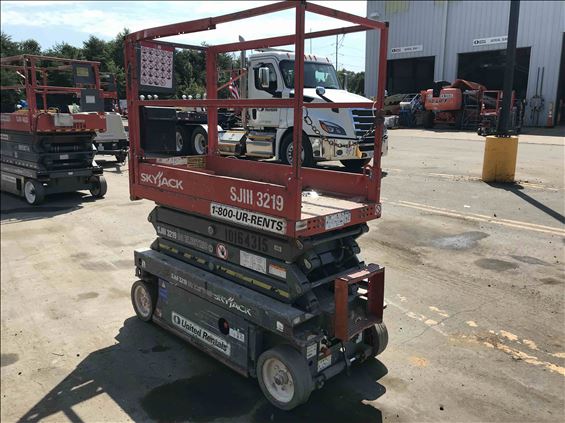 2013 Skyjack SJIII3219 Scissor Lift