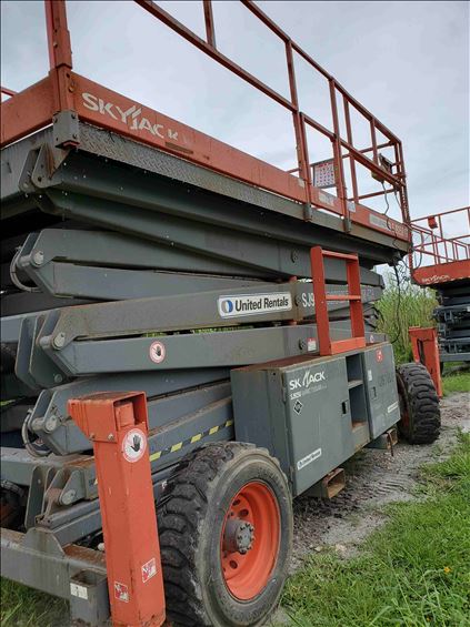 2013 Skyjack SJ9250RT Scissor Lift