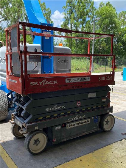2014 Skyjack SJIII3226 Scissor Lift