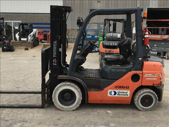 2014 Toyota 8FGU25 Warehouse Forklift