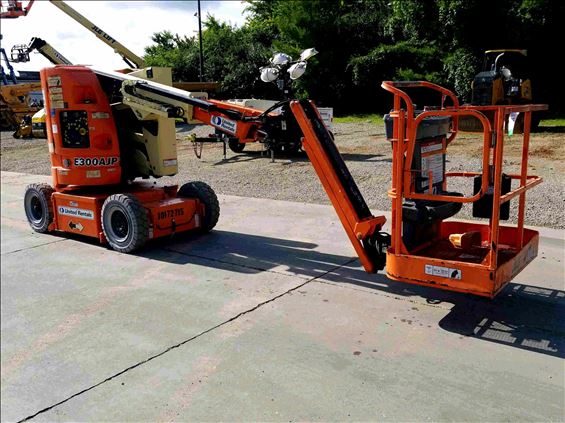 2013 JLG E300AJP Boom Lift