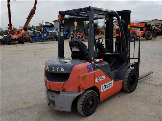 2014 Toyota 8FDU25 Warehouse Forklift