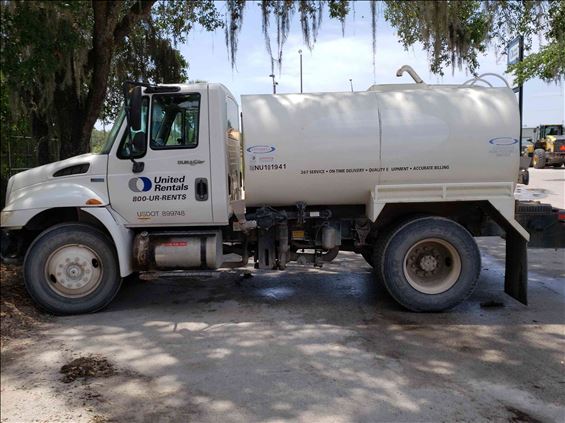 2013 INTERNAT'L 4300 Water Truck
