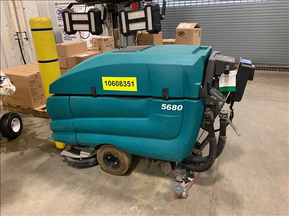 2017 Tennant 5680-28 Scrubber
