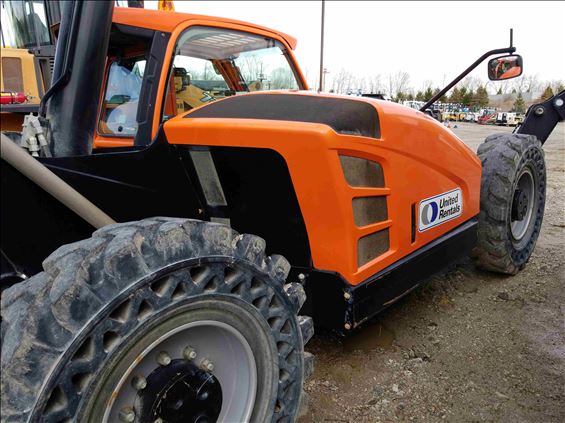 2016 JLG 1255