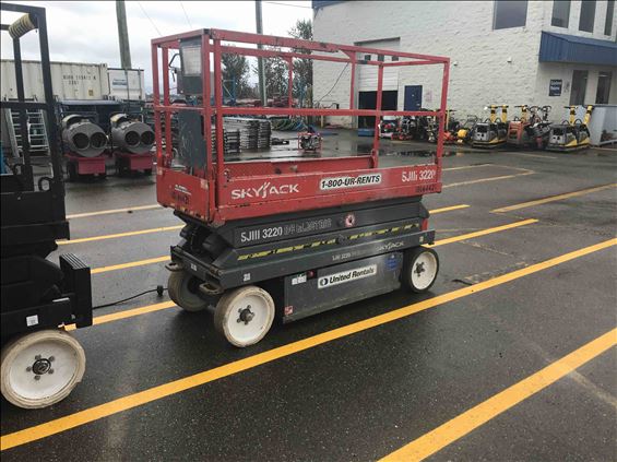 2013 Skyjack SJIII3220 Scissor Lift