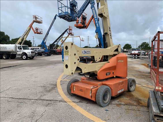 2013 JLG E400AJPN Articulating Boom Lift