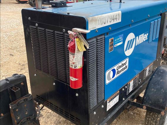2017 Miller Welders Big Blue 300R Welder