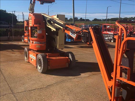 2014 JLG E300AJP Articulating Boom Lift