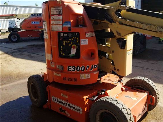 2013 JLG E300AJP Articulating Boom Lift