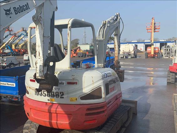 2015 Takeuchi TB240 Mini-Excavator